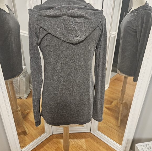 MVSport Hooded Longsleeve Shirt with Laceup Shoulder Detail Grey Size M - Picture 4 of 6